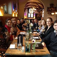 Learn About Family Style Restaurant Dining And How The Concept Works Family Style Restaurants Opening A Restaurant Restaurant Concept