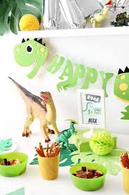 Dino Party Tischdekoration Nahfein Tischdekoration Dinosaurier Dinosaurbirthdaypa Geschenkideen Geburtstag Kinder Kindergeburtstag Kindergeburtstag Deko