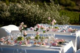 Comme nous l'avons déjà vu dans notre article sur la décoration de mariage bordeaux écru, la composition des couleurs est très importante. Idee De Decoration Originale Salle De Mariage Bordeaux Mariage Dans L Air