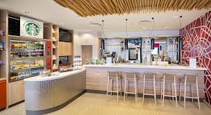 Reception desk in the contemporary, bright open lobby in berlin. 4 Holiday Inn Berlin City East Side Bermark Incoming Gruppenreisen Group Travel Deutschland Osterreich Schweiz