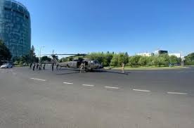 Elicpter american aterizeaza fortat in bucuresti in piata charles de gaulle elicopter bucuresti elicopter piata charles de gaulle elicopter aterizeaza elicop. 7fv0dmkyduyhxm