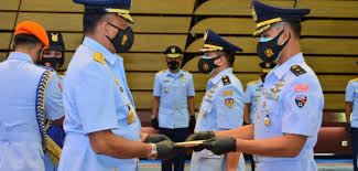 Mayor eric garcetti on monday proposed a pilot plan which would see $24 million in taxpayer dollars being used to provide $1,000 a month to 2,000 struggling households for a year. 7 Pinsip Mayor 7 Pinsip Mayor 30 Ide Keren Gambar Sketsa Pilot Dan Pesawat Terbang The Mayor Of The I M Stan Pines And I Approve This Message Welcome To The Blog