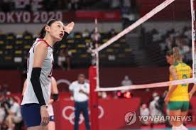 김연경을 앞세운 한국 여자 배구 대표팀이 풀세트 접전 끝에 난적 터키를 제압하고 가장 먼저 4강 진출을 확정했다. Ijjsmsz Qllvbm