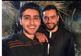 يتواجد اسم الفنان مصطفى قمر ضمن قائمة الأكثر بحثا على google بعد ظهوره برفقة ابنه تيام في برنامج معكم مع منى الشاذلي.طريقة تعامل قمر وابنه والصداقة والتقارب بينهما أعجب الجمهور، وهذا الأمر واضحا بصورة كبيرة من خلال. Ø´Ø§Ù‡Ø¯ Ù„Ù† ØªØµØ¯Ù‚ÙˆØ§ Ù‡Ø°Ø§ Ø§Ù„Ø´Ø§Ø¨ Ù‡Ùˆ Ø§Ø¨Ù† Ø§Ù„Ù…Ø·Ø±Ø¨ Ù…ØµØ·ÙÙ‰ Ù‚Ù…Ø± Ø³Ù…Ø§ Ø§Ù„Ø¥Ø®Ø¨Ø§Ø±ÙŠØ©