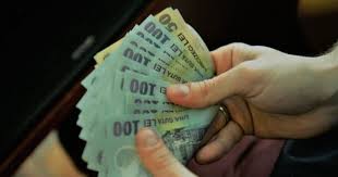 O persoană care are contractul suspendat nu poate cere ajutorul de șomaj, primind deja o indemnizație de la angajator. Nu Am Primit Banii De La Stat Pe Somaj Tehnic