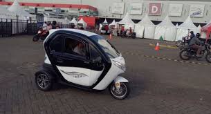 Adalah motor roda tiga yang memang sejak keberadaannya tersebut mampu memberikan kontribusi yang sangat besar dan signifikan terutama untuk lebih sehingga sangat wajar apabila kehadiran motor roda tiga sangat di butuhkan sekali sebagaimana yang saaat ini sudah beredar luas di pasaran. Menjajal Motor Roda Tiga Yang Dulu Viral Cuma Buat Keliling Kompleks Kumparan Com