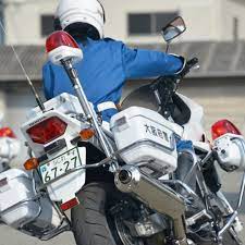 画像に含まれている可能性があるもの 1人以上 バイク 屋外 警察官 警察 白バイ