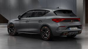 En cuanto al maletero , el seat león de carrocería compacta mantiene la misma capacidad de su predecesor, 380 litros , pero el seat león st gana 30 litros por el camino: The New Cupra Leon Isn T A Seat But It Is A Hybrid Top Gear