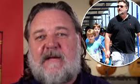 Vote for most stylish men 2021 at be global fashion network. Russell Crowe Reveals Why His Teenage Sons Don T Want To Live With Him Daily Mail Online