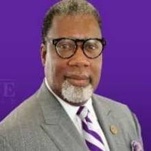 Cindy Loe's Instagram, Twitter & Facebook