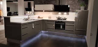 Anthrazite Elegante Hochglanz Kuche Anthrazit Kuchenstudio Kuche Anthrazit Kuche