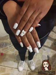 Estos 10 diseños de uñas para primavera son súper sencillos y los puedes hacer en casa, ¡aprovecha este tiempo para consentirte! Unas Acrilicas Blancas Con Diseno Sencillas De Unas