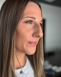 Always a pleasure polishing the @faris ladies for their headshots♥️ Clean.  Neutral. Timeless. Swipe right to see @alyssalidstoneshaw for last years'  Christmas Party♥️ #timelessbeauty #headshots #professionalmakeup  #professionalmakeupartist ...