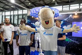 Mascot erwin of schalke waves before the bundesliga match between fc schalke 04 and vfl bochum at the veltins arena on august 30, 2008 in gelsenkirchen, germany. Fc Schalke 04 On Twitter All Smiles For Erwin And Geraldasamoah14 As They Check Out Our New Away Kit For 2018 19 You Can Buy Yours Here Https T Co Nzhgau5sxn Lightitup S04 Https T Co Gzzxyodqk9