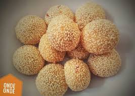 Cara membuat adonan dan memasak onde onde mini: Cara Gampang Membuat Onde Onde Ubi Ungu Yang Enak