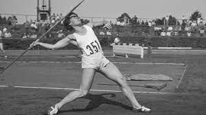Nastopila je na poletnih olimpijskih igrah v letih 1948, 1952, 1956 in 1960, leta 1952 je osvojila naslov olimpijske prvakinje v metu kopja, leta 1960 srebrno medaljo, leta 1956 je bila četrta, leta 1948 pa sedma. Olympic Champion Dana Zatopkova Dies At Age 97 Athletics Illustrated