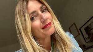 Chiara Maci, madre single, denuncia le difficoltà nel fare un passaporto