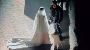 Kim kardashian takes stage in wedding dress at kanye concert, sparks reconciliation rumors by tyler johnson at august 27, 2021 12:21 pm. Yujaazkvq9qykm