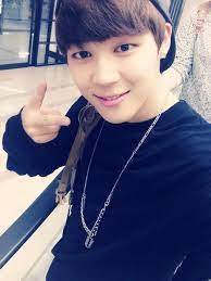 Cuando se detuvo el juego, jimin y jungkook cayeron en la misma almohada, pero jungkook fue más rápido. Pin By Alice Vessalius On Jimin Bts Jimin Jimin 2013 Jimin
