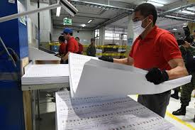 Las dos cartas vencedoras de las primarias llegarán a la papeleta de noviembre, donde se verán las caras con el resto de las y los candidatos de partidos que no participaron de los balotajes previos. Los Candidatos Presidenciales Que Los Partidos Y Movimientos Politicos Eligieron Para Las Elecciones Generales Del 2021 Politica Noticias El Universo