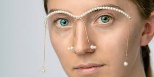 Dieser Schmuck soll Body Modification ohne Schmerz erlebbar machen