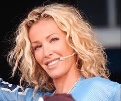 Ophélie winter a essayé de conquérir le monde musical en sortant une version américaine de chacun de ses albums. Ophelie Winter Fait Son Grand Retour A T Elle Eu Recours A Al Chirurgie Esthetique Retour Sur Son Evolution Physique En Images