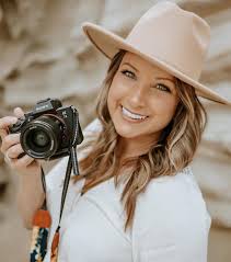 Kimberly Hendershot's Instagram, Twitter & Facebook