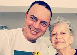 Las sentidas palabras de Alexis Valdés a su madre: “Mi compañera de lucha”