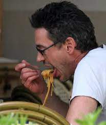 Pin By Barilla Mexico On Momentos Extraordinarios Robert Downey Jr People Eating Person Sitting