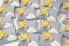 Boite A Dragees Moulin A Vent Et Nuage Coloris Gris Jaune Et Vert D Eau Autres Papeterie Par Late Deco Bapteme Decoration Bapteme Garcon Idee Deco Bapteme