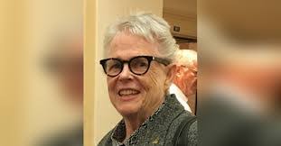 Elizabeth Fleck's Instagram, Twitter & Facebook