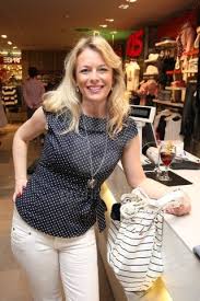 Herečka lucie benešová je v seriálu slunečná stálicí, i přesto jí některá zákout. Lucie Benesova Kamaradky Ktere Chodi S Mladsimi Muzi Vypadaji Stare Pro Zeny Blesk Cz