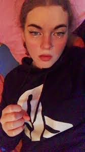 Shania Hunter's Instagram, Twitter & Facebook