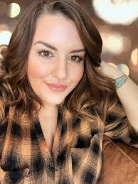 Eva Beveridge's Instagram, Twitter & Facebook