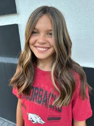 My favorite girl just got her very first highlights 🥹✨ Watching her grow  up is so bittersweet, my heart can hardly take it. She's growing into such  a beautiful, sweet (well… most