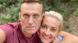 Russian opposition leader alexei navalny kissed his wife, yulia navalnaya, before being detained at moscow's sheremetyevo airport after returning from germany on sunday. X0j9dfv8nsligm