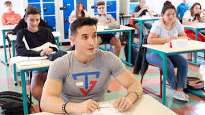 Après l'aisance face à la caméra s'est faite petit à petit. Naca Program Team Shape Football Manager Je Retourne Au Lycee C Est La Galere