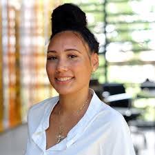 Danielle Cameron's Instagram, Twitter & Facebook