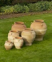 Mit den modernen terrassenfliesen cosmo aus keramik bietet terralis ihnen ideale möglichkeiten für gärten, terrassen sowie zur gestaltung von höfen und parks. Grosse Winterfeste Terracotta Amphore Keramik Garten Deko Cassia Ebay