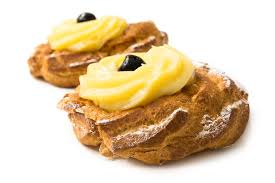 Alcuni ritengono che derivi dal latino serpula(m), serpe, il che giustificherebbe la forma di serpente attorcigliato su se stesso. Leggenda Delle Zeppole Di San Giuseppe
