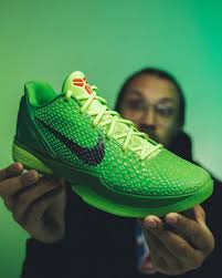 Kobe's 6th shoe also features a sockliner that molds to the shape of each player's foot. Nike Kobe 6 Protro Grinch Releasing On Christmas Eve Apgs Nsw