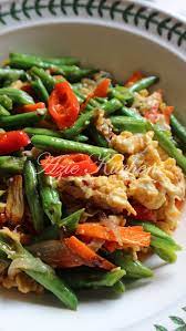 Goreng ebi kering asin hingga matang dan garing. Kacang Panjang Goreng Dengan Telur Azie Kitchen