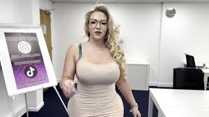 Witness Mrs Nicole's captivating charm - nude for your eyes