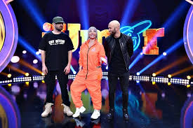 Cel mai „nebun juriu de televiziune, format din delia, cheloo şi mihai bendeac caută cel mai amuzant român în emisiunea „iumor. Tv Audience Iumor You Also Have Audience Antena 1 The Leader Of Saturday Night