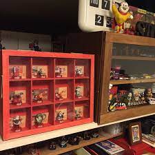 男性で 4ldk 家族住まいのコカコーラ フィギュア収納 棚についてのインテリア実例を紹介 インテリア フィギュア 収納 棚