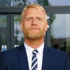 Simon Underwood (@unders73)