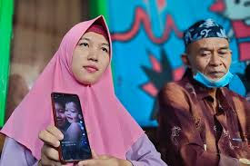Salah satu kesegaran baru yang muncul sebagai penelusuran lewat sains,spiritualitas, dan percintaan yang cerdas ,unik dan mengguncang. Anak Kembar Yang Terpisah 20 Tahun Punya 6 Saudara Di Tasikmalaya Halaman All Kompas Com