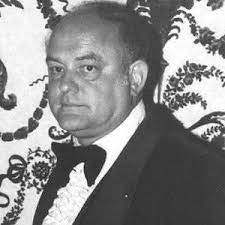 Gordon jump the burly character actor gordon jump will probably be best remembered for the role of the radio station manager arthur carlson in the tv sitcom wkrp in cincinnati (1978). Gordon Jump Actor Overview Biography