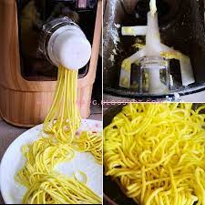 Oseng sedikit mie kuning biar lebih enak di teflon anti lengket dan tiriskan. Teratak Mutiara Kasih Resepi Mee Kuning Homemade Eggless Noodles Guna Noodle Maker Pensonic
