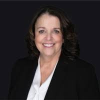 Sandi Burke's Instagram, Twitter & Facebook